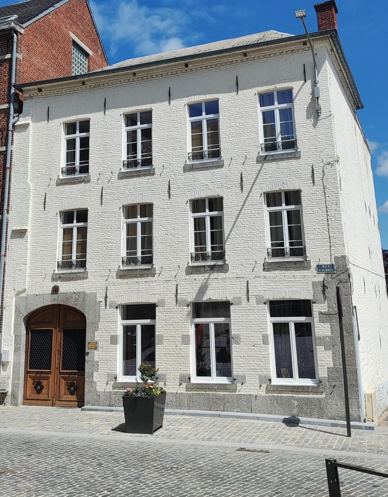 Le Relais Napoleon Bed & Breakfast Avesnes-sur-Helpe Екстериор снимка
