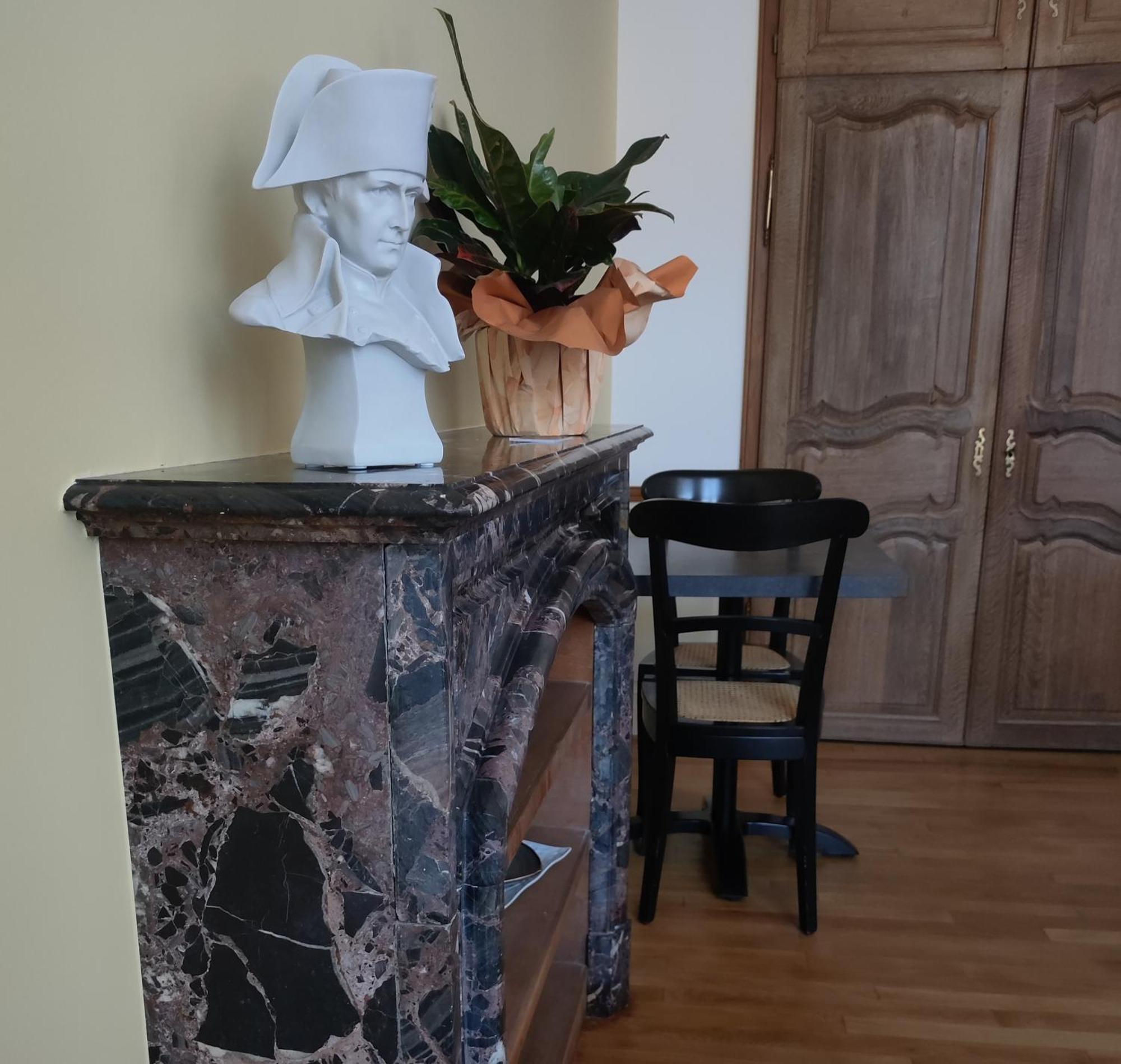 Le Relais Napoleon Bed & Breakfast Avesnes-sur-Helpe Екстериор снимка
